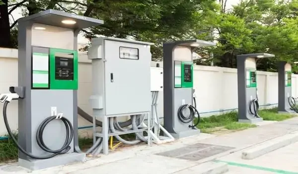 Featured Image of Electric vehicle (EV) charging station availability at Brigade Granada parking